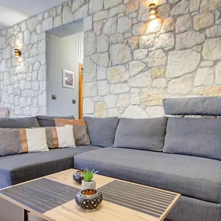 Stonehill 2-bdrm With Sea Views,